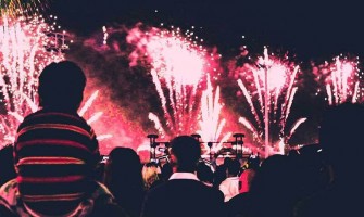 Απαιτείται ειδική άδεια για τη χρήση των πυροτεχνημάτων;